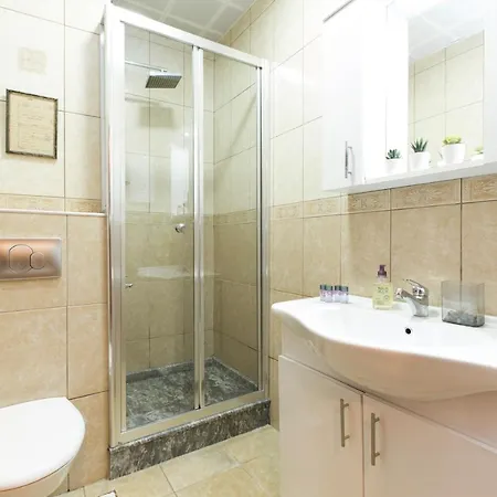 Istiklal Hotel *